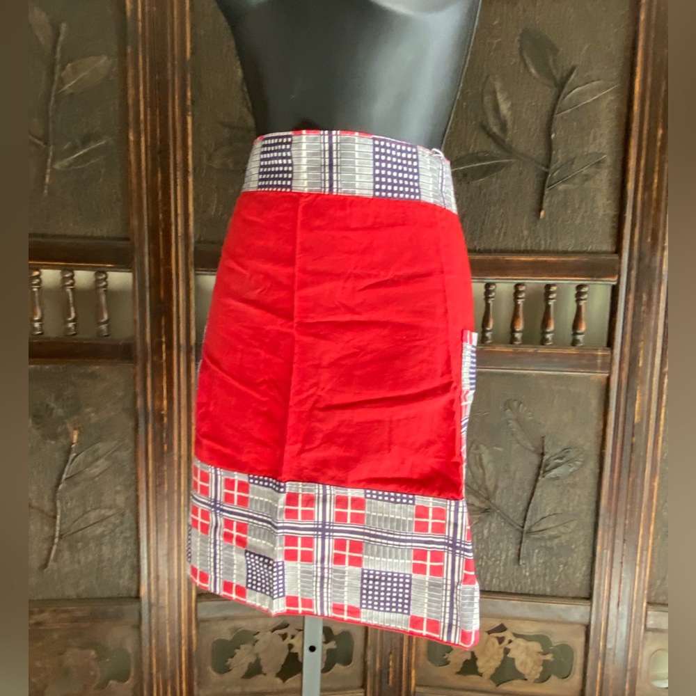 Mid-Century modern half waist cotton apron.  Asymmetrical cut with pocket